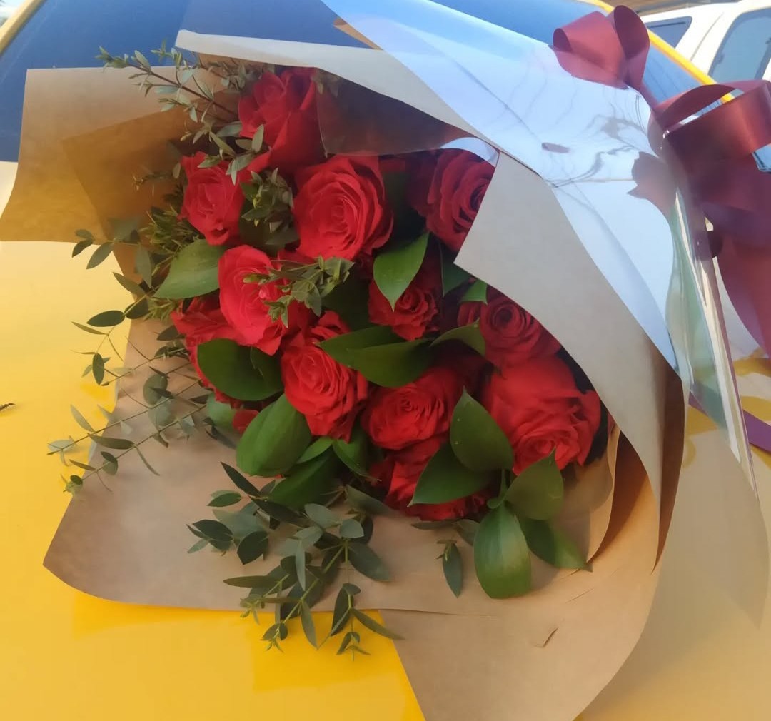 ช่อกุหลาบแดงสไตล์ตะวันตก