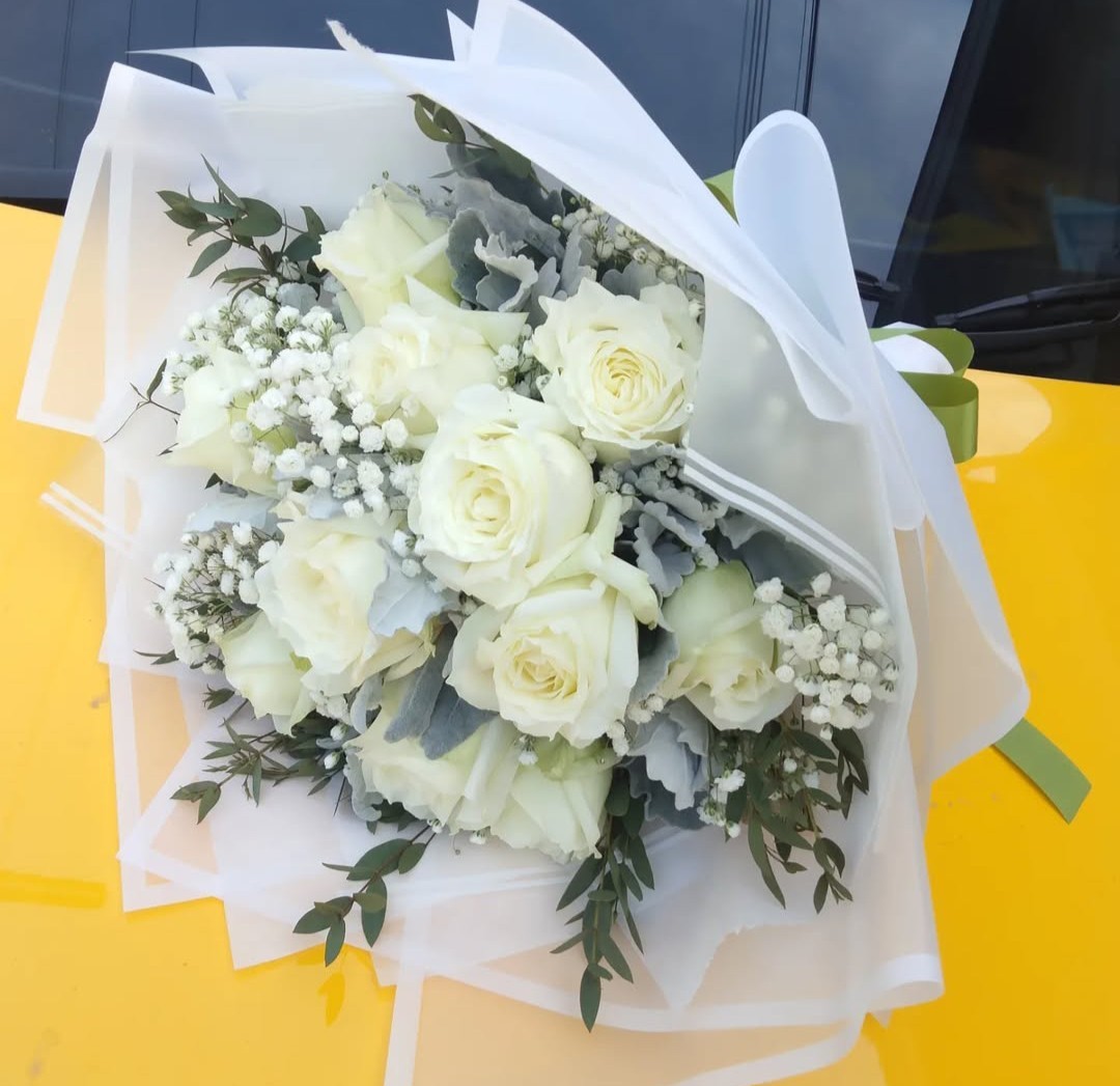 ช่อกุหลาบขาวบอกรัก