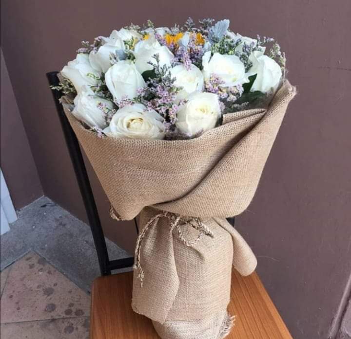 ช่อกุหลาบขาววาเลนไทน์